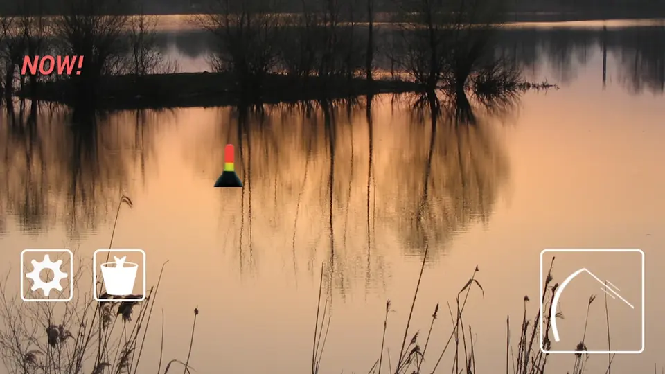 Float fishing simulator: aviso NOW! em vermelho enquanto a bóia afunda no lago
